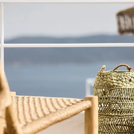 Niove Milos * Plaka (Milos)