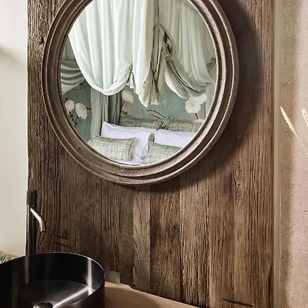 Niove Milos * Plaka (Milos)