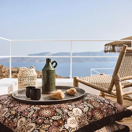 Niove Milos Inn *