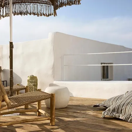 Niove Milos Herberg Plaka (Milos)