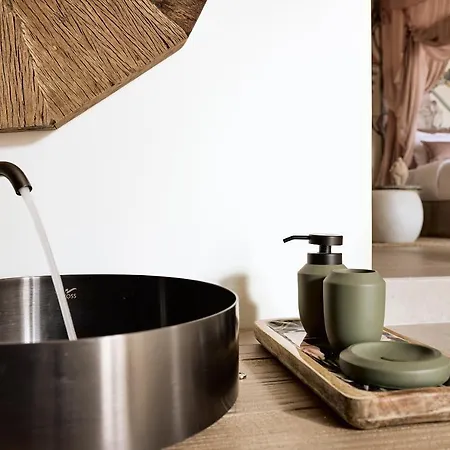 Herberg Niove Milos *