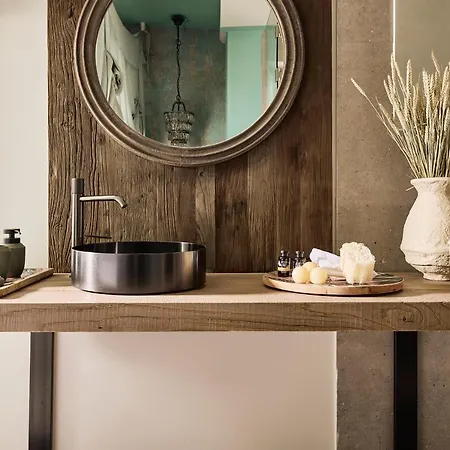 Niove Milos * Plaka (Milos)