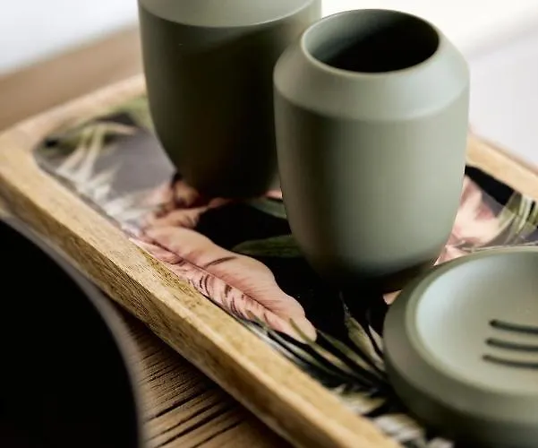 Niove Milos Penzion Plaka (Milos)