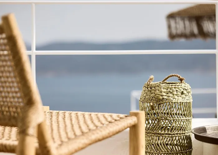 Niove Milos * Plaka (Milos)