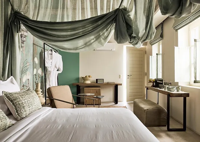 Niove Milos Penzion *